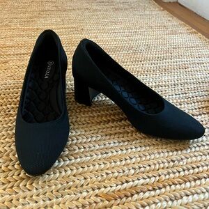 Vivaia round-toe heels